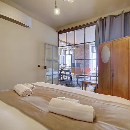 Mmogroom - Industrial Style - Spacious - Ac - Wifi- Center Apartment *